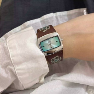 Reloj de Cuarzo Único y Original de Estilo Vintage Casual Deportivo con Correa de Cuero y Patrón Floral para Mujer, Resistente al Agua - Product Image 4