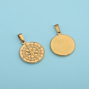 Colgante de brújula de acero inoxidable chapado en oro PVD |   Colgante Duradero y Resistente a la Decoloración para Hombres y Mujeres - Product Image 4