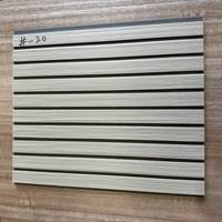 Panneaux de plafond en PVC fluorescent ignifuges, résistants à l'humidité, isolants thermiquement, insonorisants et antistatiques