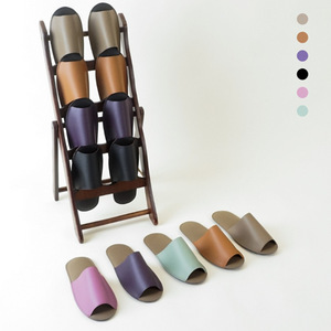 Vente en gros de pantoufles minimalistes en cuir PU de style japonais et coréen pour hôtels, maisons d'hôtes, maisons et accueil d'invités - Product Image 1