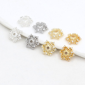 ลูกปัดเว้นระยะลายดอกไม้ฉลุลายประดับเพชรซิร์คอนเคลือบทอง 14k รักษาสีได้ พร้อมอุปกรณ์ทำสร้อยลูกปัดสำหรับงาน DIY - Product Image 1