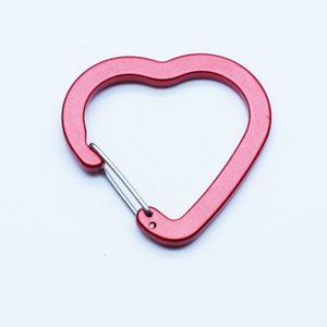 Mousqueton en forme de coeur petits cadeaux en acier au carbone en aluminium en forme de coeur avec porte métallique pour événements promotionnels et mariage - Product Image 1