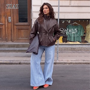 Giacca in Ecopelle <span class=keywords><strong>Marrone</strong></span> <span class=keywords><strong>Scuro</strong></span> con Vita Elasticizzata e Collo Oversize Stile Moto per Donna - Product Image 3
