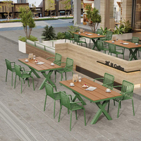 Mobilier d'extérieur pour la restauration : Table et chaises de salle à manger en acier inoxydable pour terrasse, idéal pour les projets commerciaux de cafés et la vente en gros.