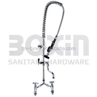 Robinet de pré-évier avec douchette extractible en laiton poli, design contemporain pour cuisine commerciale, hôtel, hôpital