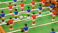 Maßgefertigte 4-Fuß-Holz-Mini-Tischfußballtische, professioneller Indoor-Tischfußballtisch aus MDF+PVC, Unterhaltungsspiel-Tischkicker für Männer
