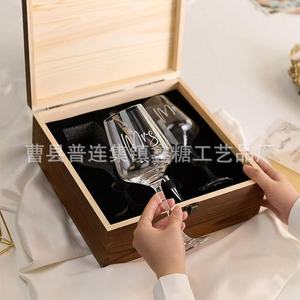 Set de Regalo de Vino de Madera para Pareja con Copas y Abridor, Personalizado para Aniversario de Bodas - Product Image 4