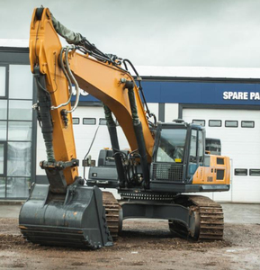 Excavatrice forestière Agile XE135F, puissance de 72,7 kW pour les opérations d'élagage, le débroussaillage et l'entretien des sentiers - Product Image 1
