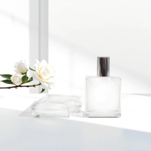 Produsen botol parfum mewah buatan khusus <span class=keywords><strong>28ml</strong></span> botol minyak esensial stoples kaca dengan tutup botol parfum kosong