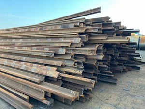 Train <span class=keywords><strong>60kg</strong></span> theo dõi sắt sắt giá 73kg ngoài trời kim loại lan can 22kg M 30kg Đường Sắt thép đường sắt để bán sử dụng phế liệu sản phẩm - Product Image 2