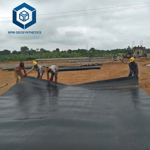 Feuilles de géomembrane HDPE anti-UV de 1,0 mm et 1,5 mm, personnalisées pour les fermes piscicoles et les bassins de lixiviation en empilage - Product Image 5