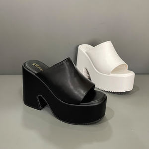 รองเท้าแตะสตรีทรงเตารีดส้นเตี้ยสีดำสีขาวสำหรับฤดูร้อนรองเท้าแตะ2022ลำลอง - Product Image 6