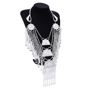 <span class=keywords><strong>Collana</strong></span> Girocollo Etnica Retrò con Dettagli Intricati e Accenti in Argento, <span class=keywords><strong>Collana</strong></span> Miao in Lega di Bambù per Donne - Product Image 4