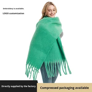 Autunno inverno nuova donna lunga nappa in erba solida sciarpa verde scialle ispessita - Product Image 2