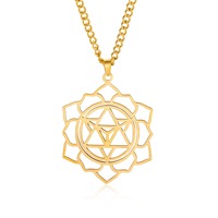Collier Pendentif Mandala Évidé en Acier Inoxydable, Motif Lotus Découpé, Or et Argent, Style Vintage Bohème pour Femme, Idéal pour le Quotidien