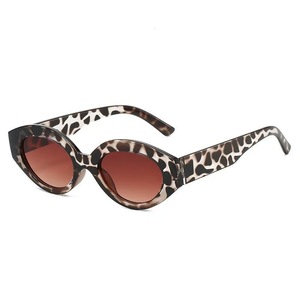 Gafas de Sol de Ojo de Gato para Mujer, Montura Completa, UV400, Montura Ovalada Roja, Protección Solar, Estilo Moderno para Adultos - Product Image 5