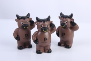 ลูกบอลบีบคลายเครียดรูปวัวทำจากโฟม PU พร้อมโลโก้สั่งทำพิเศษ - Product Image 3