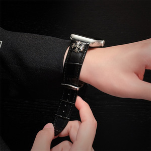 Chrome Heartt lederen band geschikt voor Apple Watch (38/40/41mm) Trendy merkhorloge, verkrijgbaar in maten 42/44/45/49 - Product Image 2