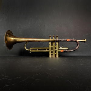 Corne de clairon en laiton faite à la main avec une qualité sonore claire adaptée aux défilés de scouts et aux festivals de musique - Product Image 1