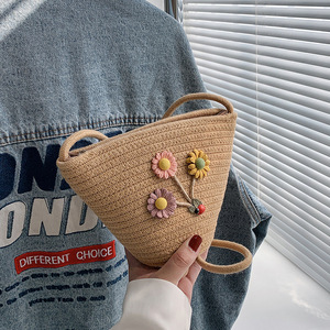 Sac seau minimaliste en coton pour l'été avec broderie florale, idéal pour la plage, les voyages, à porter en bandoulière ou sur l'épaule - Product Image 3