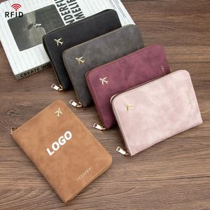 Porte-passeport en cuir PU avec logo personnalisé - Portefeuille de voyage épais et coloré pour passeport et cartes, idéal pour les cadeaux promotionnels - Product Image 1