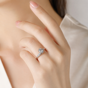 Anello con Design a Quattro Punte a Forma di Bocciolo di Fiore, Stile Fidanzamento per Donne - Product Image 2