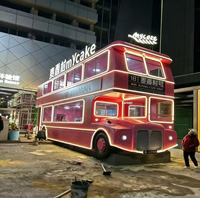 Grande voiture de restauration mobile à deux étages, remorque alimentaire pour pizzas, glaces, barbecues, restaurant avec équipement de cuisine complet