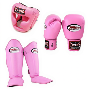 Set de Boxeo TWINS Personalizable: Protector de Cabeza, Protectores de Espinillas, Guantes de Cuero Vacuno Genuino con Cordones, Antideslizantes, Transpirables y Ligeros - Product Image 1