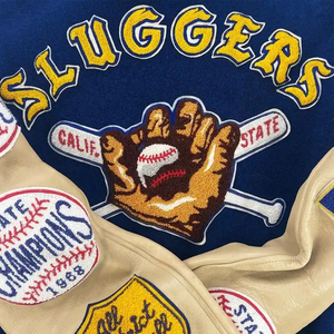 جاكيت بيسبول فاخر مخصص من المصنع، جاكيت فارسيتي للرجال بأكمام جلدية ورقعة مخصصة - Product Image 4