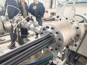 Línea <span class=keywords><strong>de</strong></span> Producción <span class=keywords><strong>de</strong></span> Tubos <span class=keywords><strong>de</strong></span> Revestimiento para Cable <span class=keywords><strong>de</strong></span> Fibra Óptica <span class=keywords><strong>de</strong></span> Plástico PE Fullwin, Extrusora <span class=keywords><strong>de</strong></span> un Solo Tornillo <span class=keywords><strong>de</strong></span> Alta Productividad con Tornillo <span class=keywords><strong>de</strong></span> Rodamiento - Product Image 2