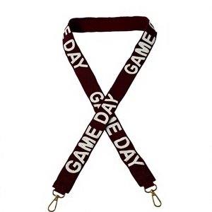 Lanière de supporter bordeaux avec texte blanc, crochet métallique, sangle en polyester réglable et tendance - Product Image 1