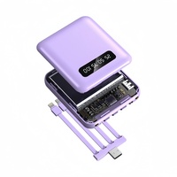 Batterie externe compacte et portable avec logo personnalisé, intégrant quatre câbles de données multi-types, idéale pour les cadeaux d'entreprise