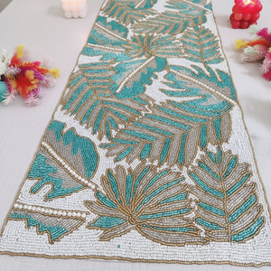 Camino de mesa hecho a mano camino de mesa con cuentas patrón de hojas multicolor - Product Image 1