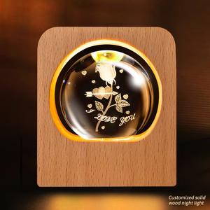 Lustre en bois avec boule de cristal lumineuse, Souvenir Lune Voie Lactée gravé au laser et sablé, avec base lumineuse LED - Product Image 4