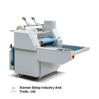 Machine à plastifier les films pré-enduites, machine à plastifier unilatérale avec alimentation manuelle du papier