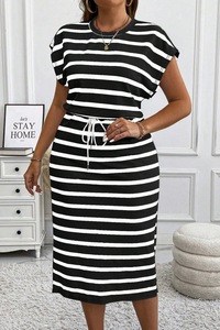 Robe décontractée à col rayé imprimé, col rond, manches courtes, grande taille, avec laçage et taille ajustable pour femme - Product Image 3