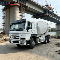 Camion malaxeur à béton SINOTRUK HOWO à chargement automatique, réservoir en alliage anticorrosion de 10 m3, mobile, pour les grands travaux d'infrastructure