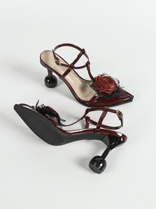 Sandalias para Mujer con Flores de Encaje 3D, Punta Puntiaguda, Tacón Irregular - Estilo Fiesta, Zapatos de Tacón Alto Color Borgoña - Product Image 4