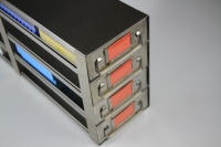 Utilisation en laboratoire Biobank tubes cryogéniques en acier inoxydable Bibliothèque d'échantillons personnalisés Stockage de l'azote liquide Racks de congélation pour Cryo Boxes