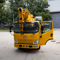 Grue automobile 6t avec flèche à 7 sections, mini-grue hydraulique sur camion pour la construction rurale et le retransplantage d'arbres