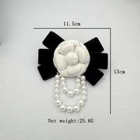 Broche Rose Polyvalente 2026 : Nouveauté Tendance, Épingles Camélia Rétro Artisanales en Velours Haut de Gamme avec Pompon de Perles pour Robe et Costume