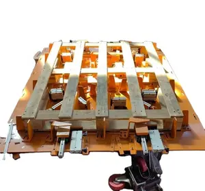 Machine à clouer les palettes en bois à haut rendement Machine automatique de fabrication de palettes en bois