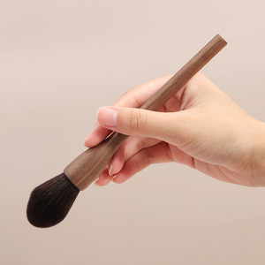 Pinceau de maquillage MEDELL en poils synthétiques de luxe personnalisé en noyer marque privée de peintre en vrac logo personnalisé manche en bois massif - Product Image 2