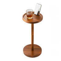 Petite table d'appoint ronde, table à boissons avec emplacement pour téléphone, table sur piétement en bois d'acacia massif avec base lestée, empreinte compacte