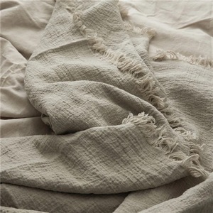 Couverture en lin pur de haute qualité en gros, style campagnard, 450 GSM, avec franges et pompons faits à la main - Product Image 5