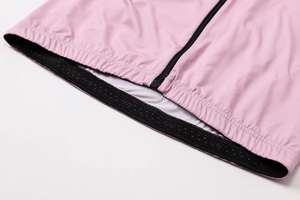 Maillot de cyclisme ergonomique en tissu respirant à séchage rapide, personnalisable avec logo, idéal pour les événements cyclistes sur route et les sports de plein air - Product Image 3