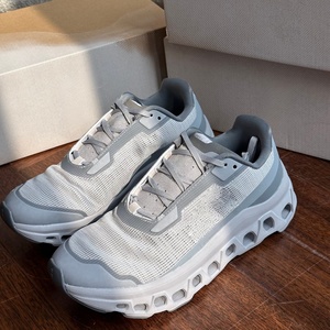 Zapatos Deportivos Personalizados al por Mayor, Zapatos de Diseñador de Lujo Genuinos, Cómodos y Transpirables, Zapatos para Correr en la Nube para Hombre y Mujer - Product Image 2