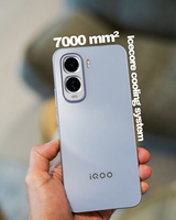 Smartphone iQ OO Z11 version globale, écran AMOLED 6,83'' 144 Hz, processeur Snapdragon 7s Gen 4, batterie 9020 mAh, charge rapide 90 W, eSIM.