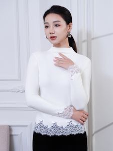 Nuevo Blusa de Encaje con Cuello Medio, Decoración Floral Hecha a Mano, Manga Larga, Corte Entallado, Diseño Estilizador para Mujer, en Existencia - Product Image 2