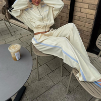Ensemble deux pièces pour femme : survêtement personnalisé tendance automne 2026 – Pantalon de jogging rayé et sweat à capuche zippé